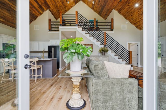 672 Sullivan Bend Rd, Elmwood, TN 38560