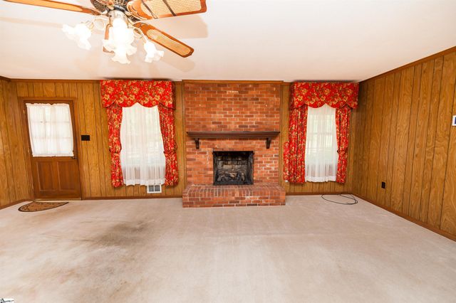 130 Sharcliff Road, Cowpens, SC 29330