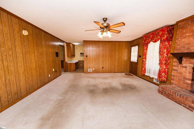 130 Sharcliff Road, Cowpens, SC 29330