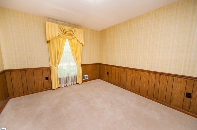 130 Sharcliff Road, Cowpens, SC 29330