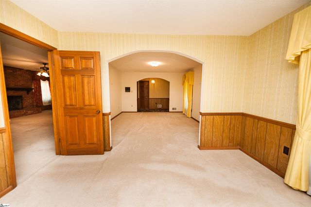 130 Sharcliff Road, Cowpens, SC 29330