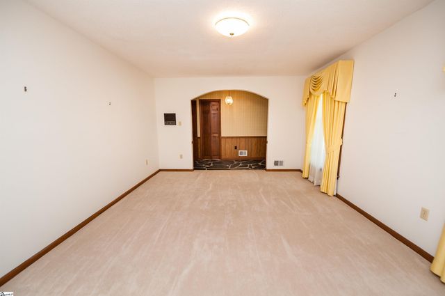 130 Sharcliff Road, Cowpens, SC 29330