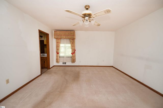 130 Sharcliff Road, Cowpens, SC 29330