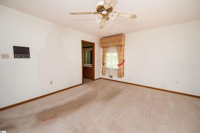 130 Sharcliff Road, Cowpens, SC 29330