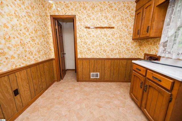 130 Sharcliff Road, Cowpens, SC 29330