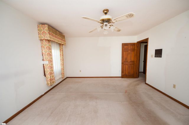 130 Sharcliff Road, Cowpens, SC 29330