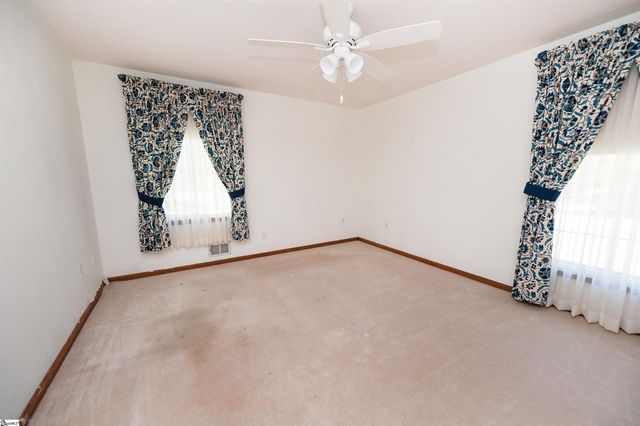 130 Sharcliff Road, Cowpens, SC 29330