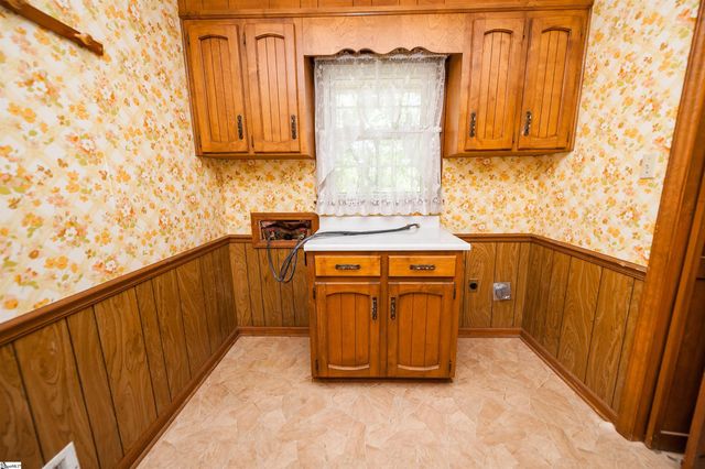 130 Sharcliff Road, Cowpens, SC 29330