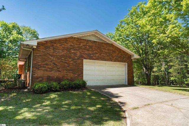 130 Sharcliff Road, Cowpens, SC 29330