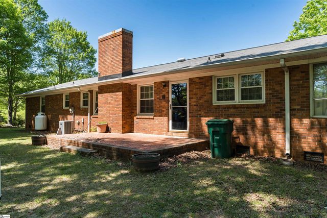 130 Sharcliff Road, Cowpens, SC 29330