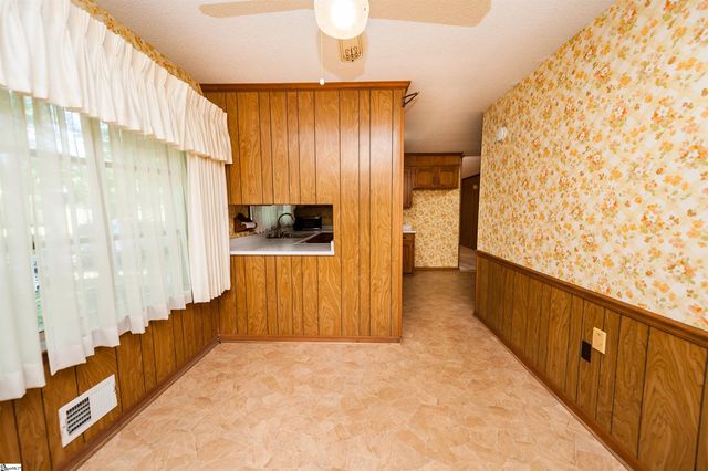 130 Sharcliff Road, Cowpens, SC 29330