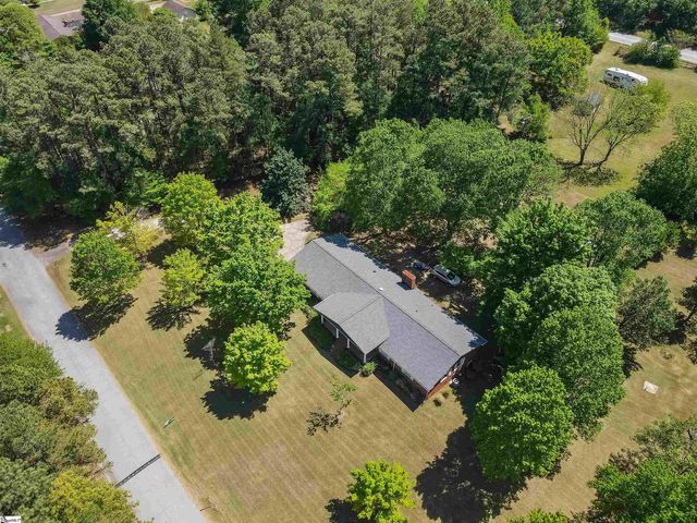 130 Sharcliff Road, Cowpens, SC 29330
