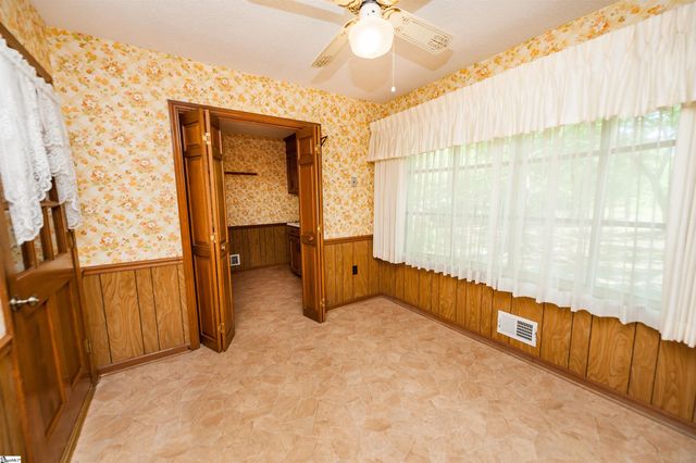 130 Sharcliff Road, Cowpens, SC 29330