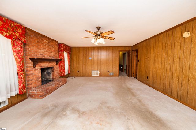 130 Sharcliff Road, Cowpens, SC 29330