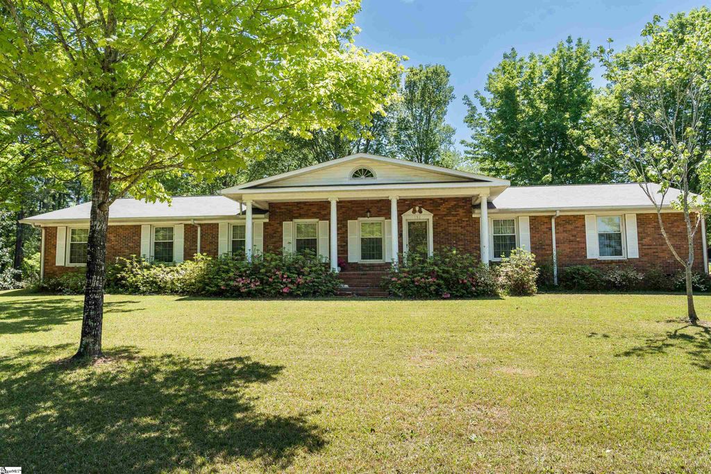 130 Sharcliff Road, Cowpens, SC 29330