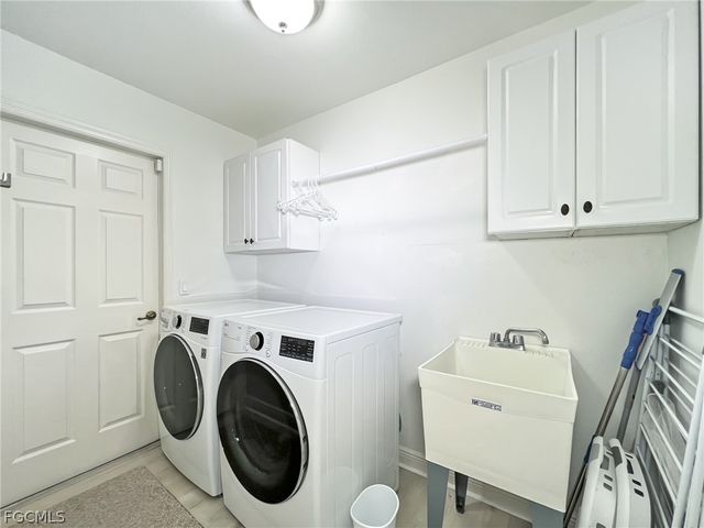 1325 NE 5th PL, Cape Coral, FL 33909