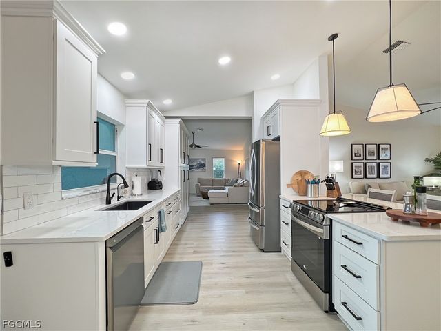 1325 NE 5th PL, Cape Coral, FL 33909