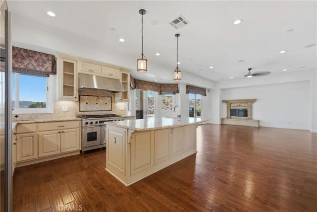 30425 La Presa Loop, Temecula, CA 92592