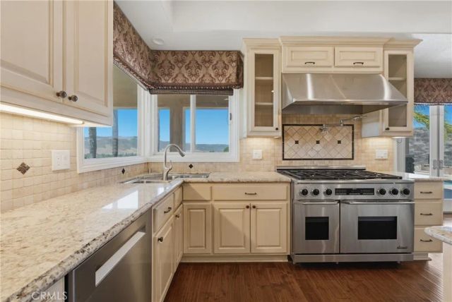 30425 La Presa Loop, Temecula, CA 92592