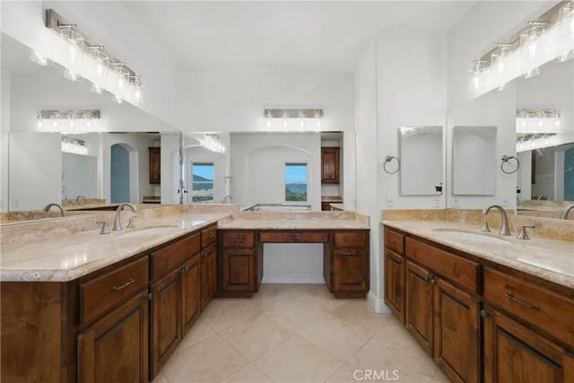 30425 La Presa Loop, Temecula, CA 92592