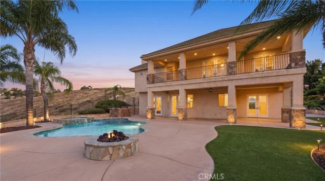 30425 La Presa Loop, Temecula, CA 92592