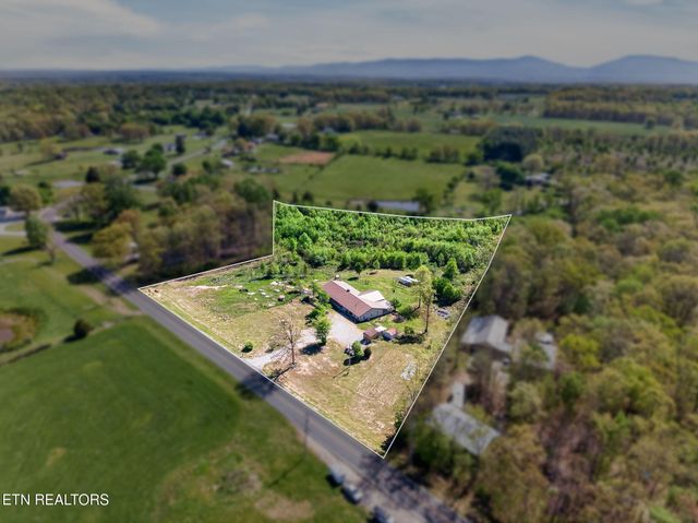 935 Brewer Rd, Crossville, TN 38572