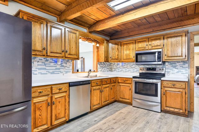 935 Brewer Rd, Crossville, TN 38572