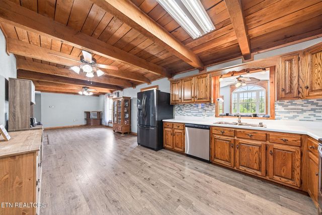 935 Brewer Rd, Crossville, TN 38572