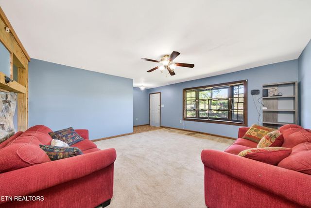 935 Brewer Rd, Crossville, TN 38572