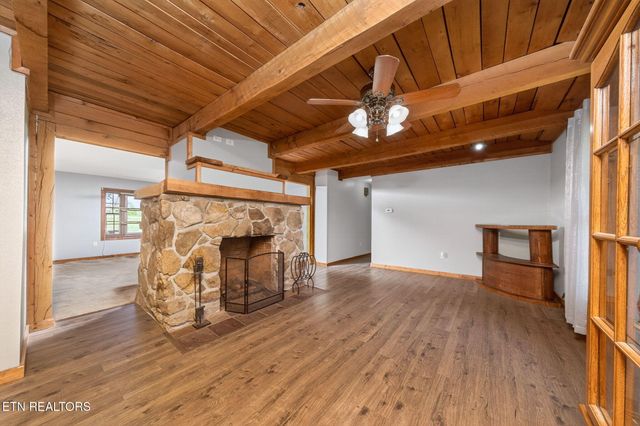 935 Brewer Rd, Crossville, TN 38572