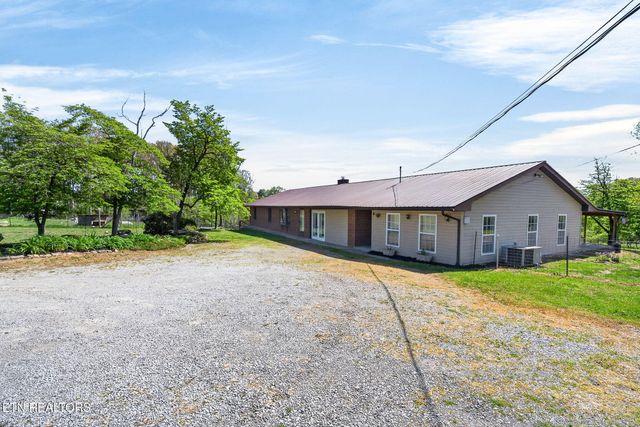 935 Brewer Rd, Crossville, TN 38572