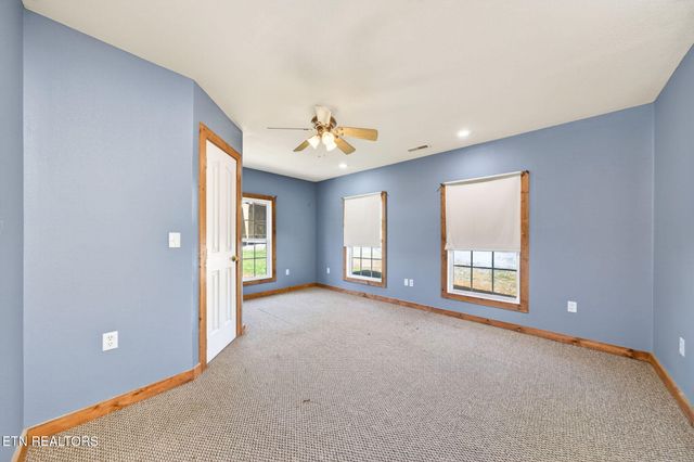 935 Brewer Rd, Crossville, TN 38572