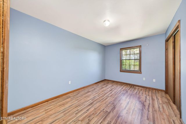935 Brewer Rd, Crossville, TN 38572