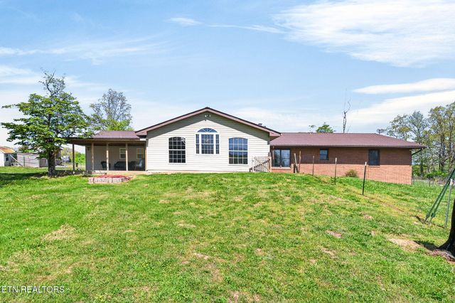 935 Brewer Rd, Crossville, TN 38572