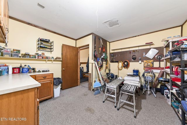 935 Brewer Rd, Crossville, TN 38572