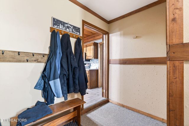 935 Brewer Rd, Crossville, TN 38572