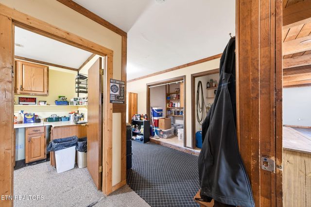 935 Brewer Rd, Crossville, TN 38572