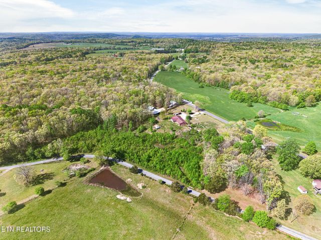 935 Brewer Rd, Crossville, TN 38572