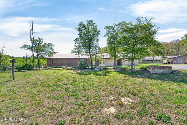 935 Brewer Rd, Crossville, TN 38572