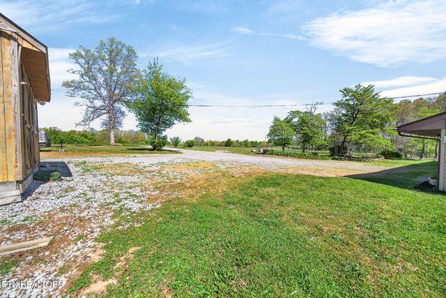 935 Brewer Rd, Crossville, TN 38572