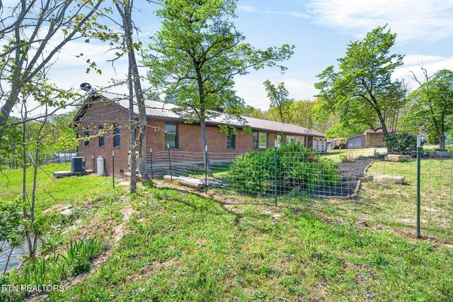 935 Brewer Rd, Crossville, TN 38572