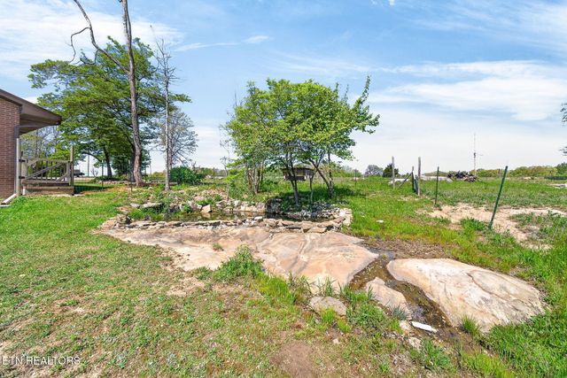 935 Brewer Rd, Crossville, TN 38572