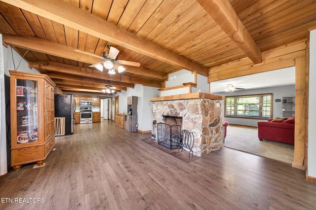 935 Brewer Rd, Crossville, TN 38572