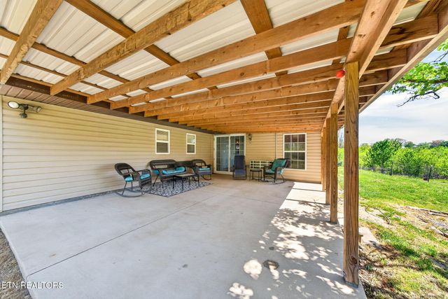 935 Brewer Rd, Crossville, TN 38572