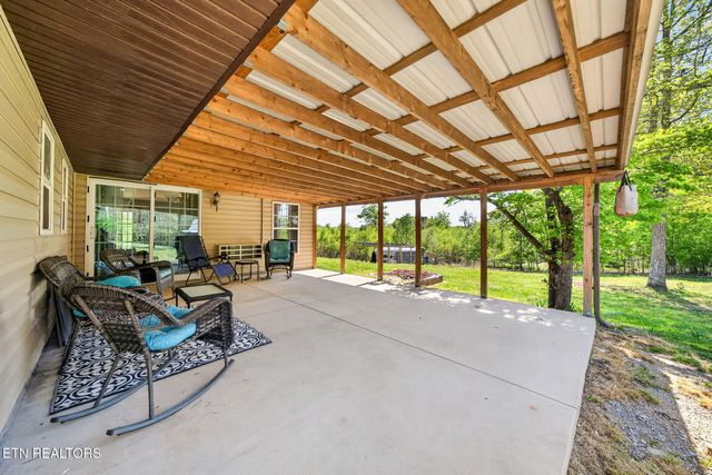 935 Brewer Rd, Crossville, TN 38572