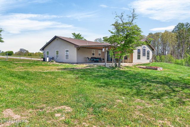 935 Brewer Rd, Crossville, TN 38572