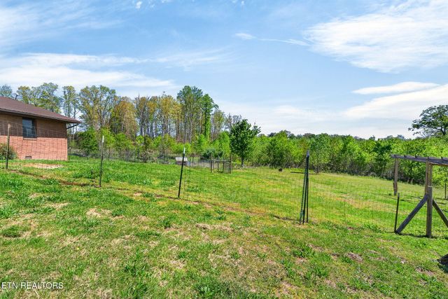 935 Brewer Rd, Crossville, TN 38572