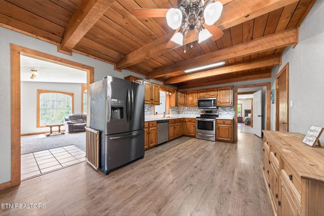 935 Brewer Rd, Crossville, TN 38572