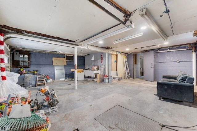 632 Maple Ave, Elizabeth City, NJ 07202