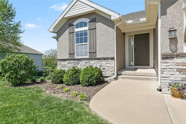 21106 W 190 Terrace, Spring Hill, KS 66083